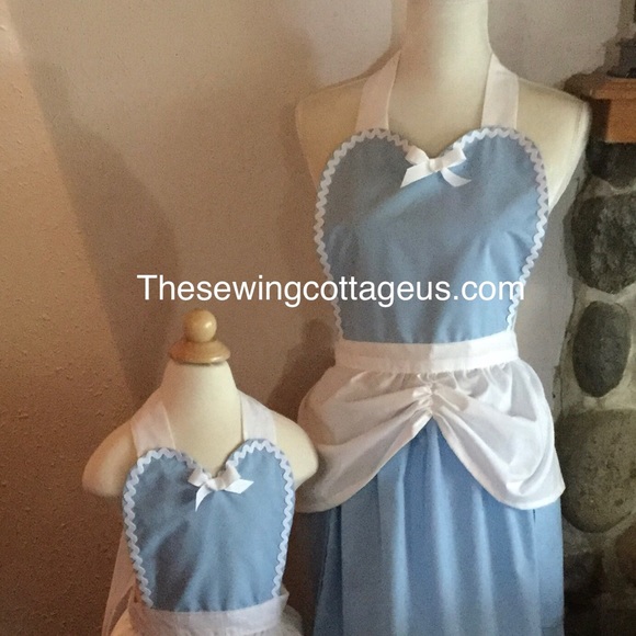 NWOT 1 Cinderella Costume Style Apron Disneyland - Picture 2 of 2